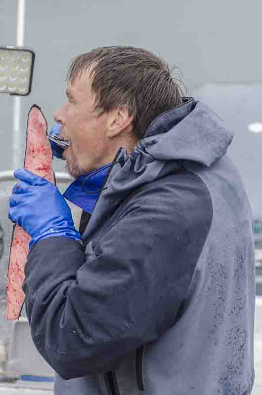 215 - Groenlandia - Narsaq - pescador inuit